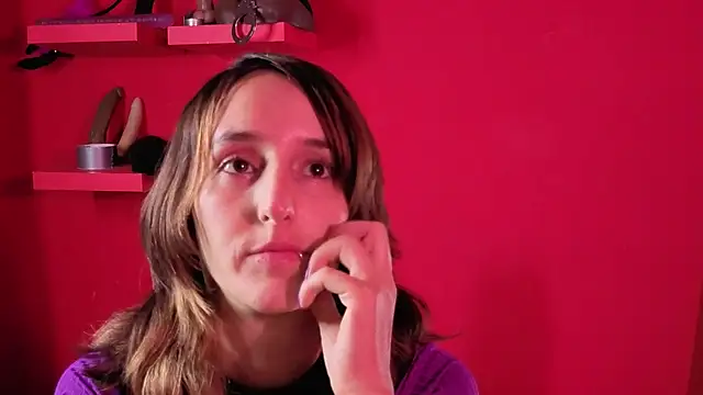 Ambar Roux  online show from 11/25/25, 02:22