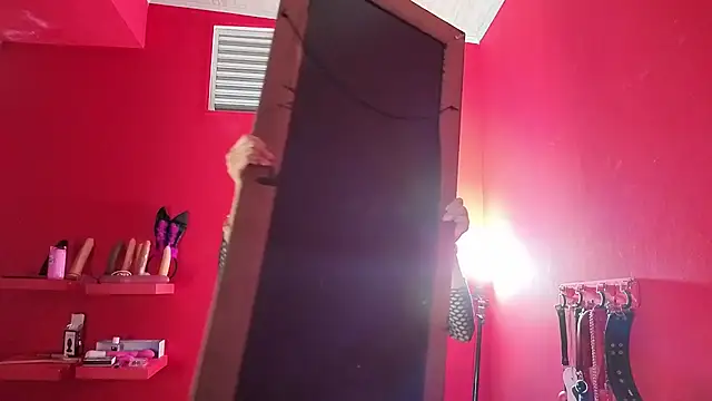 Ambar Roux  online show from 03/05/26, 01:29