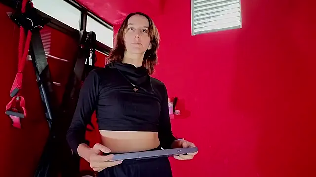 Ambar Roux  online show from 05/05/26, 12:02