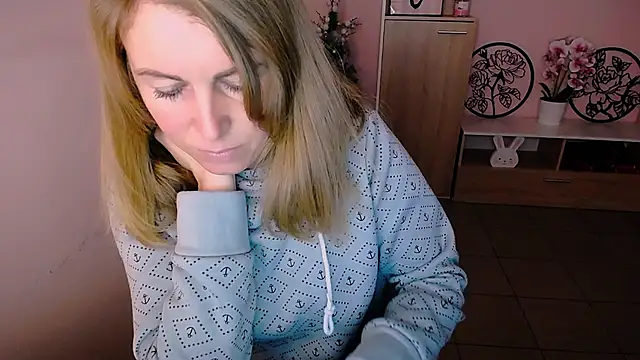 Hot Milady online show from 12/19/24, 08:13