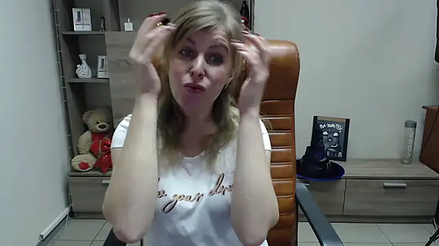 Hot Milady online show from 02/02/26, 08:13