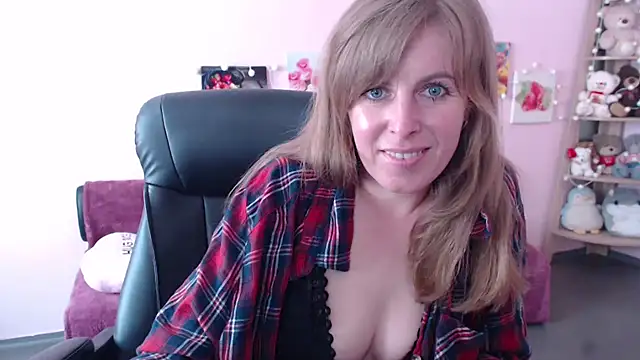 Snapshot of Hot_Milady chatting on 05/18/26, 07:58 Hot Milady online show from 05/18/26, 07:58