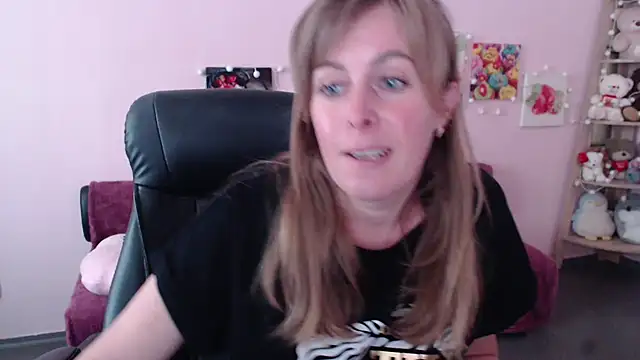 Snapshot of Hot_Milady chatting on 06/02/26, 07:54 Hot Milady online show from 06/02/26, 07:54