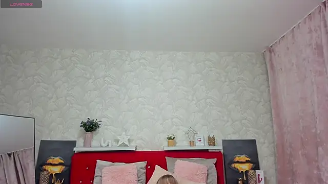 Snapshot of KattyPeachX chatting on 04/30/26, 01:12 KattyPeachX online show from 04/30/26, 01:12