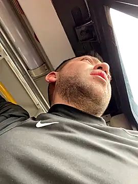 JuanZapata33 online show from 11/21/25, 05:22