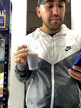 JuanZapata33 online show from 12/20/25, 08:49