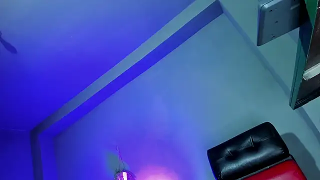 Snapshot of Travistanner_28 chatting on 09/21/25, 04:03 Travistanner 28 online show from 09/21/25, 04:03