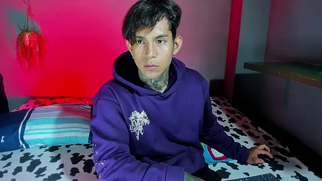 Snapshot of Travistanner_28 chatting on 10/06/25, 02:31 Travistanner 28 online show from 10/06/25, 02:31