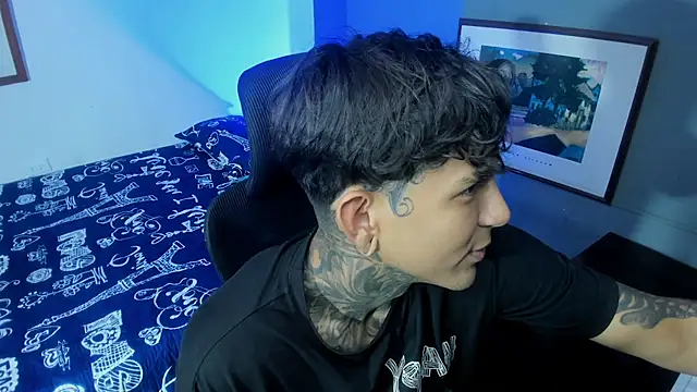 Snapshot of Travistanner_28 chatting on 11/08/25, 05:01 Travistanner 28 online show from 11/08/25, 05:01