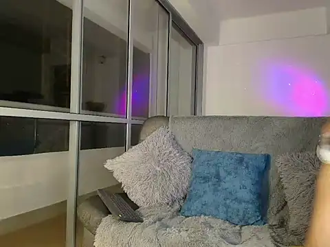 Snapshot of thesweetkhloe__ chatting on 10/12/25, 09:52 thesweetkhloe   online show from 10/12/25, 09:52