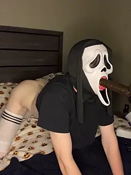 Snapshot of YourFavTwinkie chatting on 10/22/25, 06:02 YourFavTwinkie online show from 10/22/25, 06:02