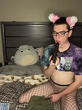 Snapshot of YourFavTwinkie chatting on 11/08/25, 07:41 YourFavTwinkie online show from 11/08/25, 07:41