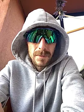 Snapshot of dann1111 chatting on 11/08/25, 02:28 dann1111 online show from 11/08/25, 02:28