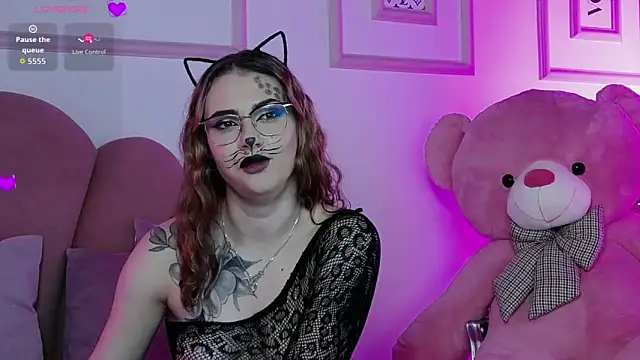 Abby  White online show from 10/31/25, 05:25