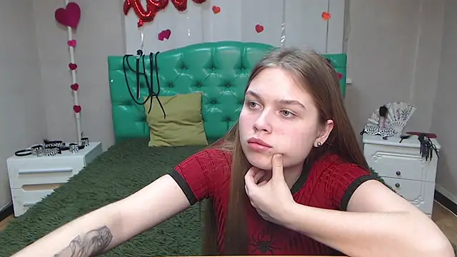 Snapshot of LaraPika chatting on 03/18/25, 03:21 LaraPika online show from 03/18/25, 03:21