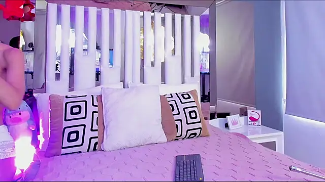 Snapshot of Kitty_Eliffe chatting on 12/20/24, 07:17 Kitty Eliffe online show from 12/20/24, 07:17