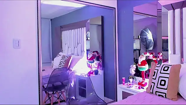 Snapshot of Kitty_Eliffe chatting on 12/21/24, 01:26 Kitty Eliffe online show from 12/21/24, 01:26