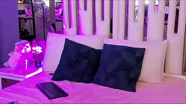 Snapshot of Kitty_Eliffe chatting on 01/24/25, 07:18 Kitty Eliffe online show from 01/24/25, 07:18