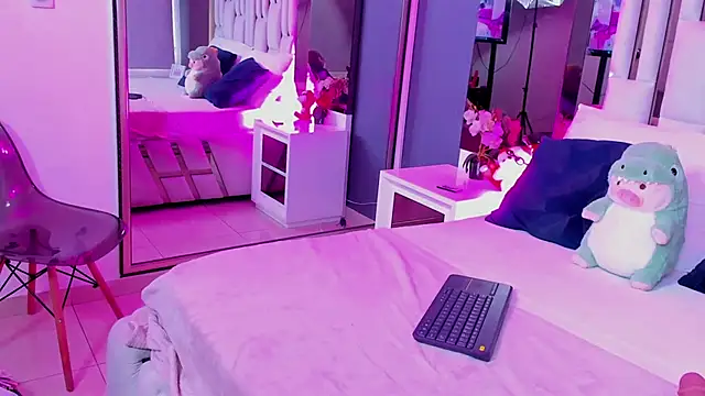 Snapshot of Kitty_Eliffe chatting on 02/27/25, 07:26 Kitty Eliffe online show from 02/27/25, 07:26