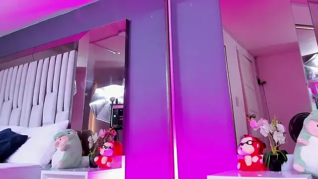 Snapshot of Kitty_Eliffe chatting on 02/28/25, 10:28 Kitty Eliffe online show from 02/28/25, 10:28