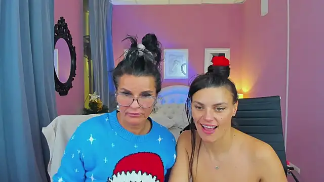 Snapshot of EricaAndPenelopa chatting on 12/15/24, 05:34 EricaAndPenelopa online show from 12/15/24, 05:34