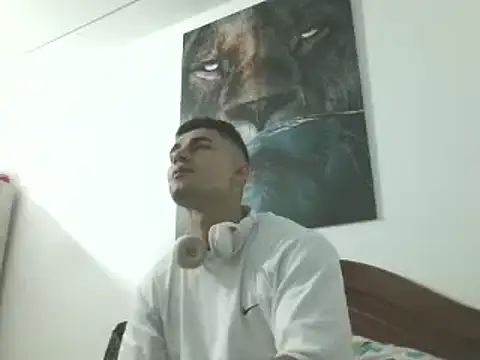 Snapshot of Danifornari chatting on 12/04/24, 03:15 Danifornari online show from 12/04/24, 03:15