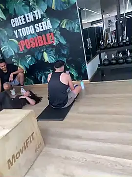 Snapshot of Danifornari chatting on 03/08/25, 03:24 Danifornari online show from 03/08/25, 03:24