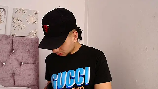 Snapshot of Amadeo_Wild chatting on 02/02/25, 01:08 Amadeo Wild online show from 02/02/25, 01:08