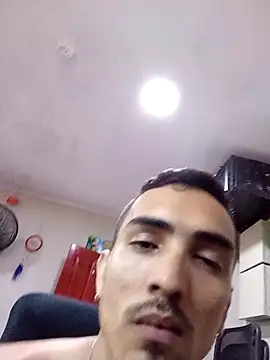 jeremy scott online show from 03/10/26, 08:47