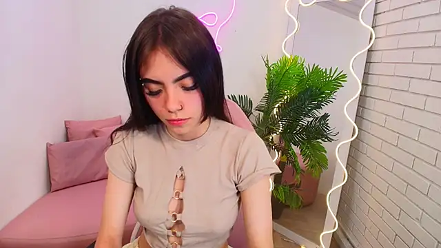 Snapshot of Roxanne_tay chatting on 12/11/24, 06:36 Roxanne tay online show from 12/11/24, 06:36