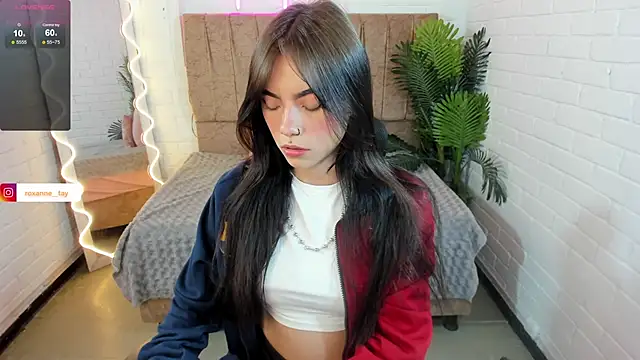 Snapshot of Roxanne_tay chatting on 01/14/25, 07:21 Roxanne tay online show from 01/14/25, 07:21