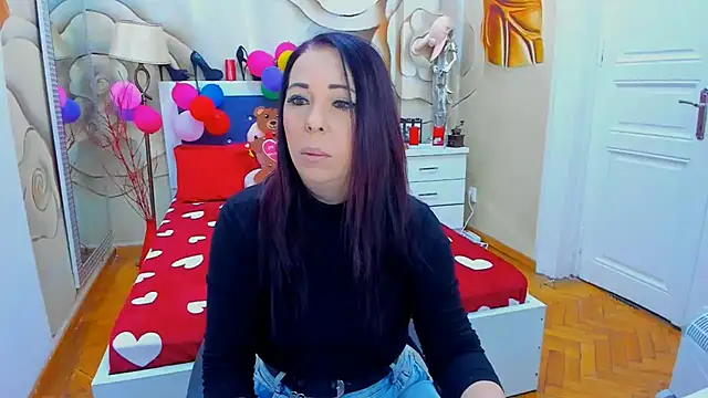 LauraSin online show from 02/11/25, 04:22