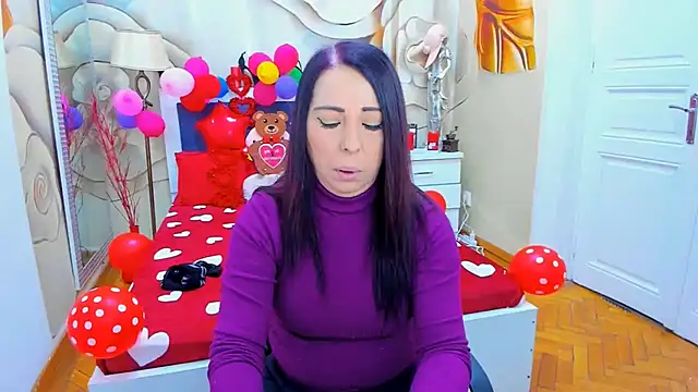 LauraSin online show from 02/13/25, 04:22