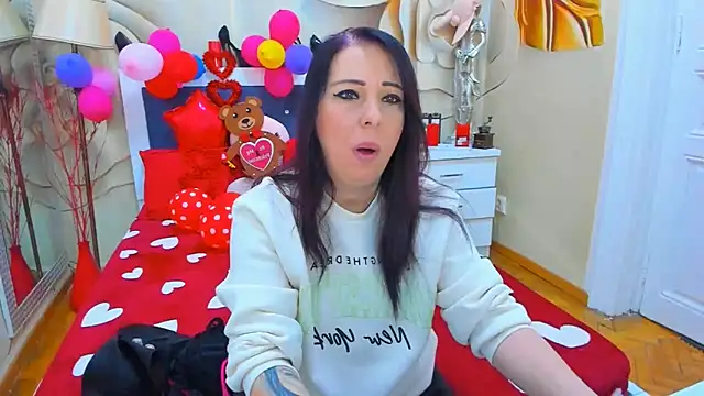 LauraSin online show from 02/15/25, 04:14