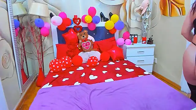 LauraSin online show from 02/15/25, 07:16