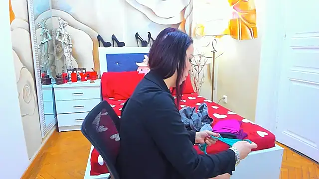 LauraSin online show from 02/23/25, 04:28