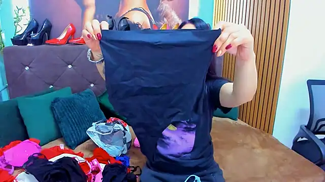 LauraSin online show from 10/05/25, 03:38