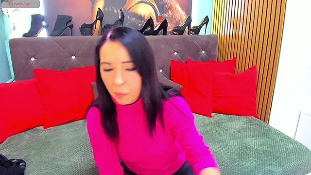 LauraSin online show from 02/17/26, 06:58