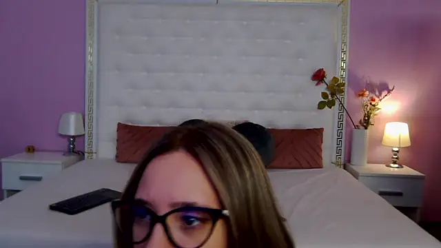 Lenna Paul online show from 06/17/26, 04:15
