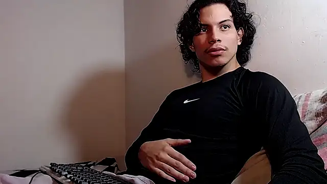 lax777  online show from 04/21/26, 05:47