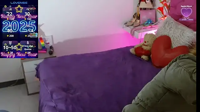 Snapshot of AlexaFontana chatting on 01/28/25, 10:45 AlexaFontana online show from 01/28/25, 10:45