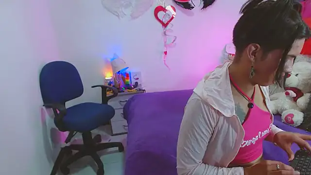 Snapshot of AlexaFontana chatting on 02/19/25, 01:40 AlexaFontana online show from 02/19/25, 01:40