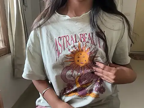 Snapshot of Pie066_ chatting on 11/13/25, 09:30 Pie066 online show from 11/13/25, 09:30