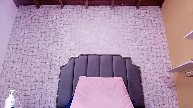 Snapshot of luce_williams chatting on 01/24/25, 01:24 luce williams online show from 01/24/25, 01:24