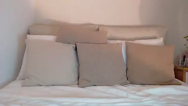 Gia Ferh online show from 09/11/25, 01:49