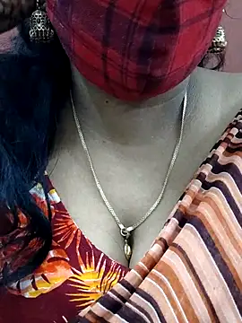 Snapshot of mallu-sumi chatting on 02/12/25, 04:11 mallu-sumi online show from 02/12/25, 04:11