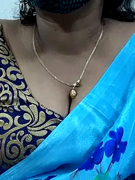 Snapshot of mallu-sumi chatting on 02/13/25, 10:43 mallu-sumi online show from 02/13/25, 10:43