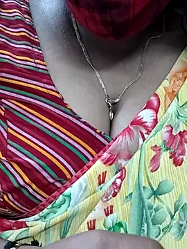 Snapshot of mallu-sumi chatting on 02/16/25, 03:16 mallu-sumi online show from 02/16/25, 03:16