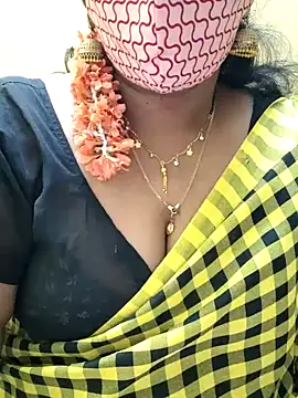 Snapshot of mallu-sumi chatting on 02/19/25, 04:44 mallu-sumi online show from 02/19/25, 04:44