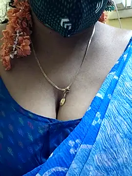 Snapshot of mallu-sumi chatting on 02/20/25, 06:35 mallu-sumi online show from 02/20/25, 06:35